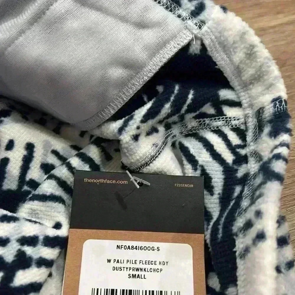 The North Face Women’s Fleece Hoodie, Small - Picture 15 of 15